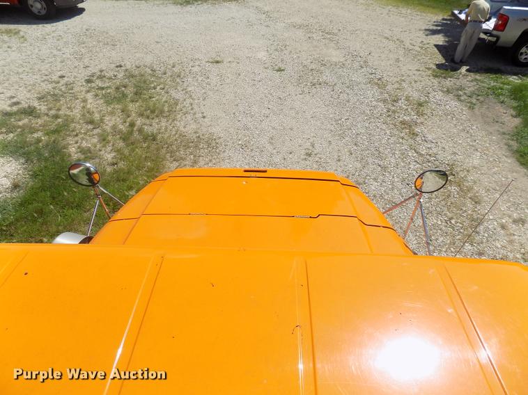 image for item DC4932 1995 International 4900 dump truck