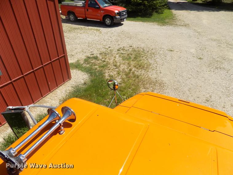 image for item DC4932 1995 International 4900 dump truck