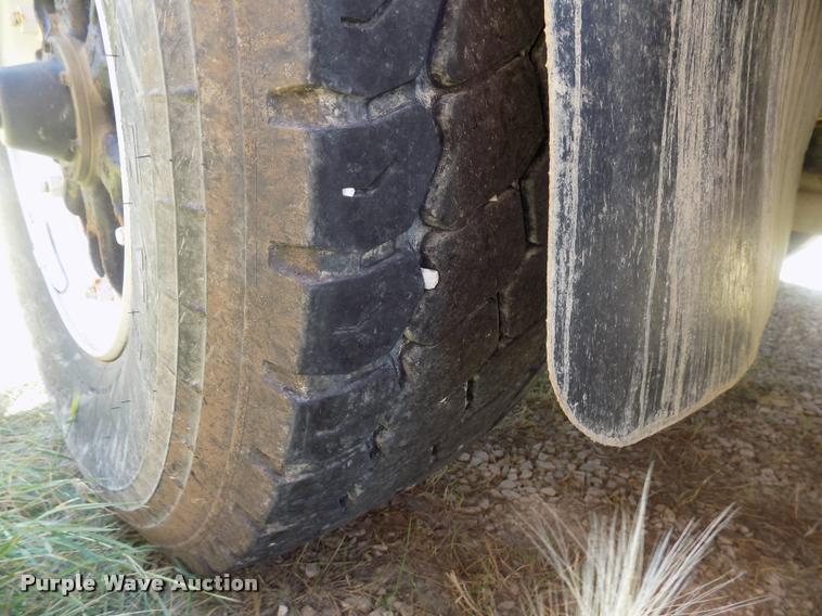 image for item DC4932 1995 International 4900 dump truck