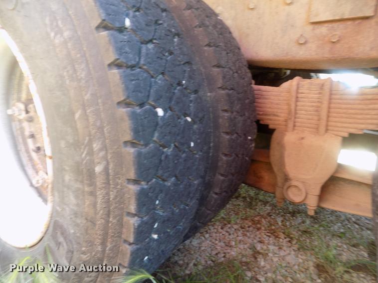 image for item DC4932 1995 International 4900 dump truck