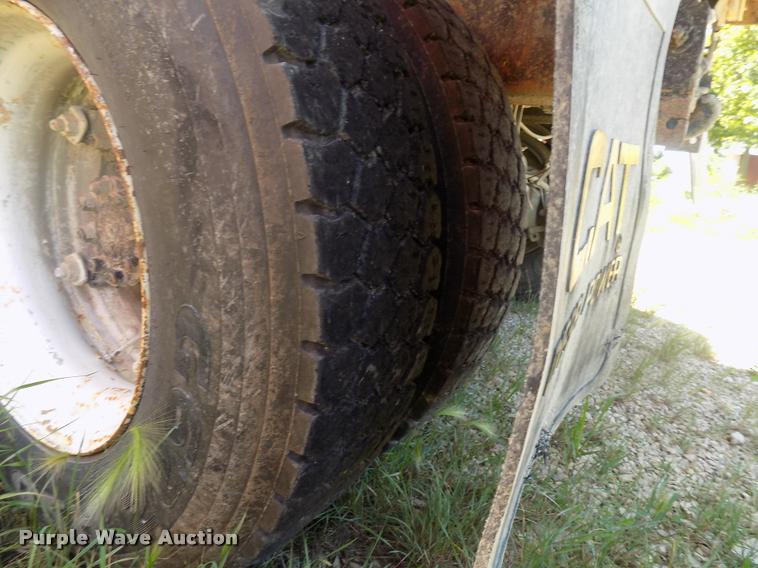 image for item DC4932 1995 International 4900 dump truck