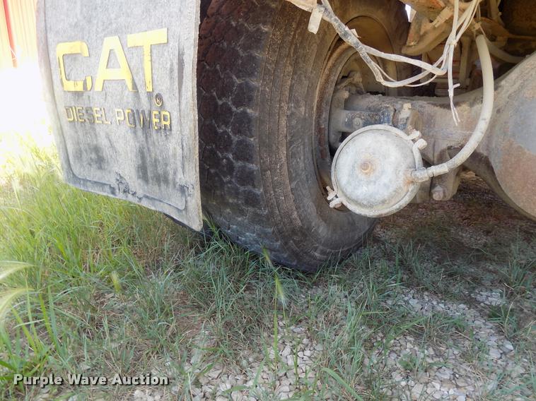 image for item DC4932 1995 International 4900 dump truck