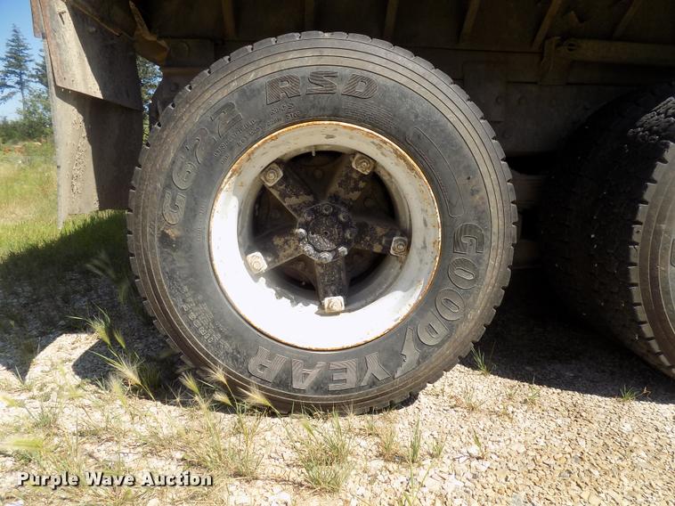 image for item DC4932 1995 International 4900 dump truck