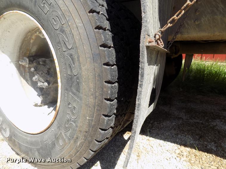 image for item DC4932 1995 International 4900 dump truck