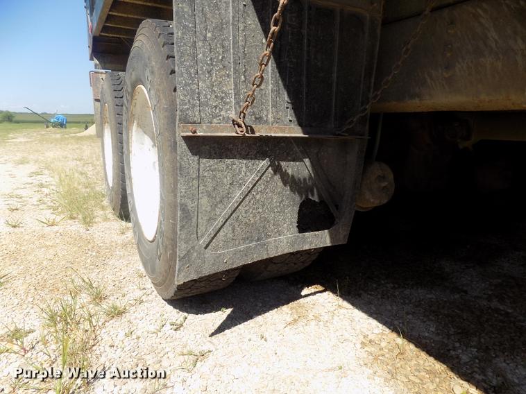 image for item DC4932 1995 International 4900 dump truck