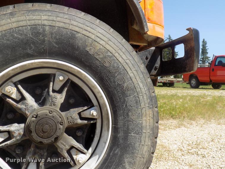 image for item DC4932 1995 International 4900 dump truck