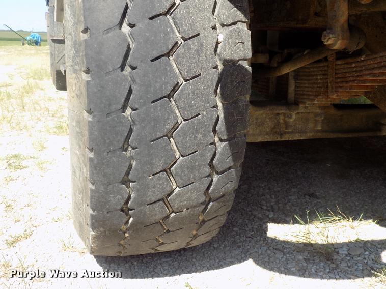 image for item DC4932 1995 International 4900 dump truck