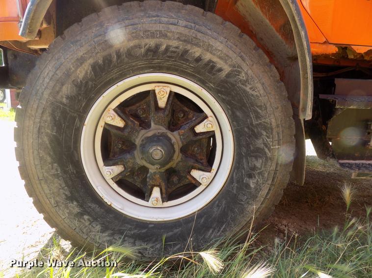 image for item DC4932 1995 International 4900 dump truck