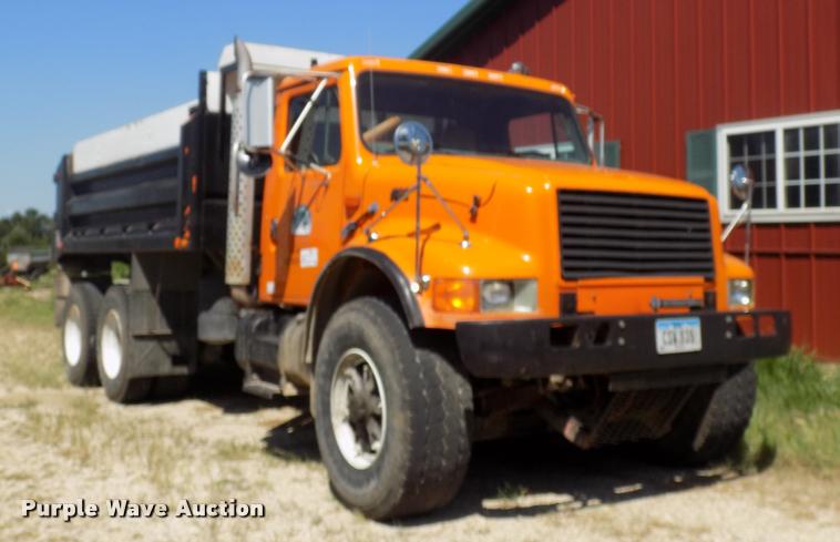 image for item DC4932 1995 International 4900 dump truck