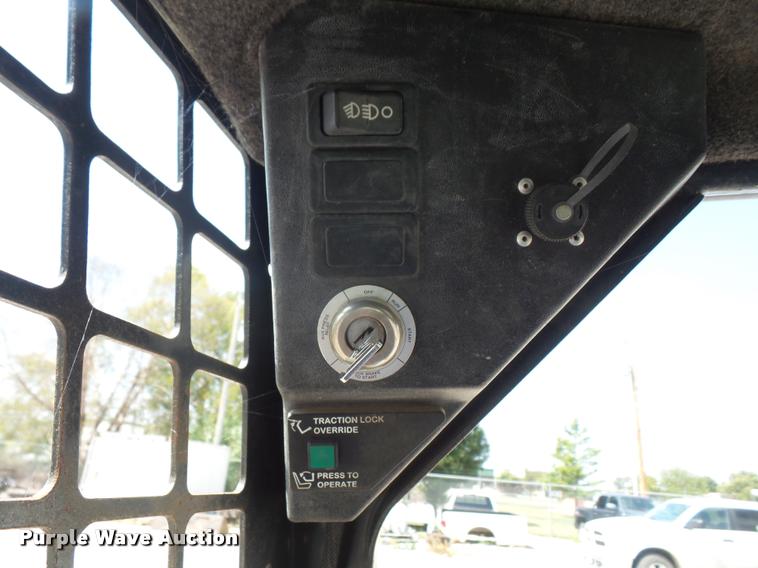 image for item DC5410 1999 Bobcat 863 skid steer