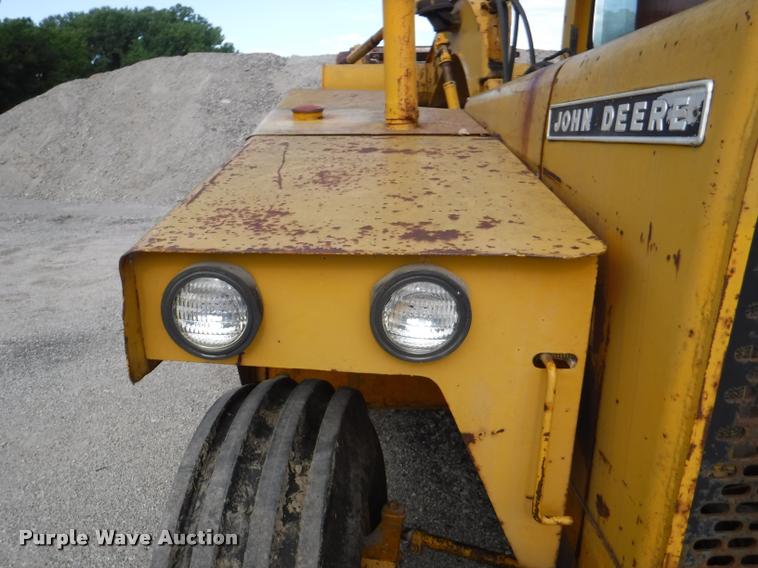 image for item DD0877 John Deere 760A elevating scraper