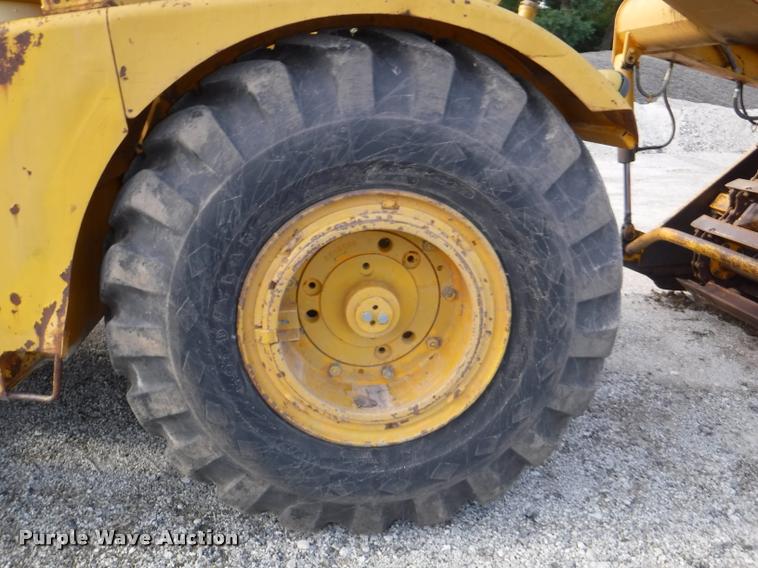 image for item DD0877 John Deere 760A elevating scraper