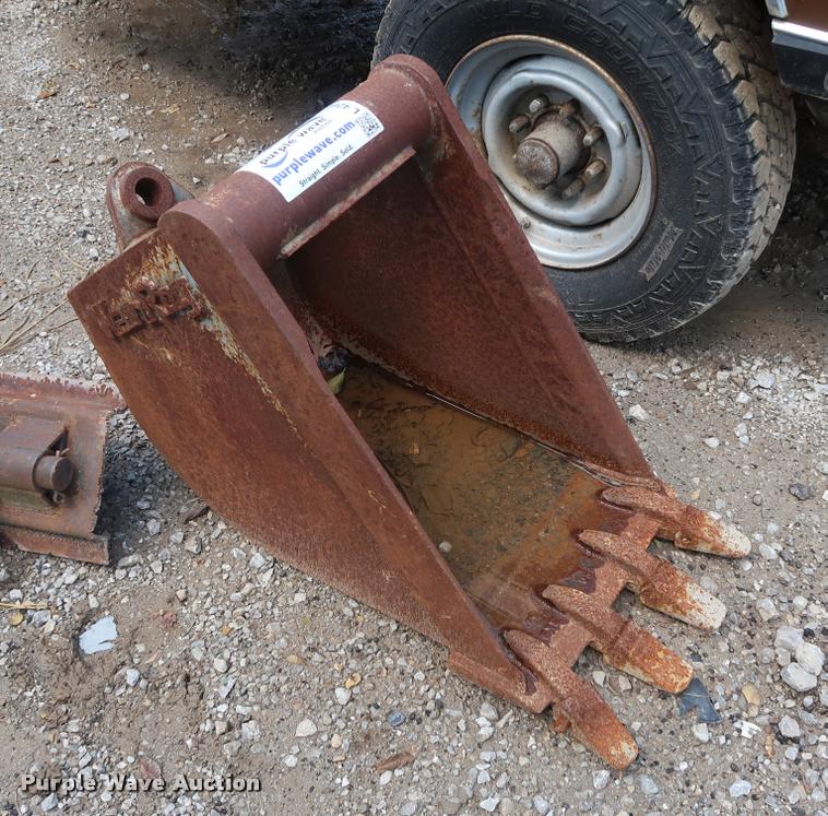 image for item DD1645 Wain Roy excavator bucket