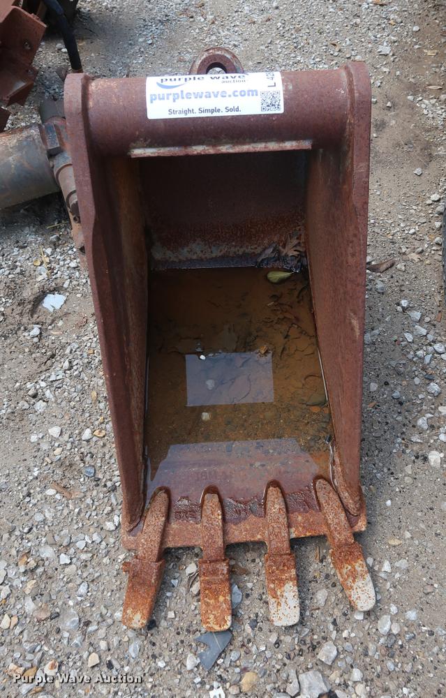 Wain Roy excavator bucket in Sibley, MO Item DD1645 sold Purple Wave