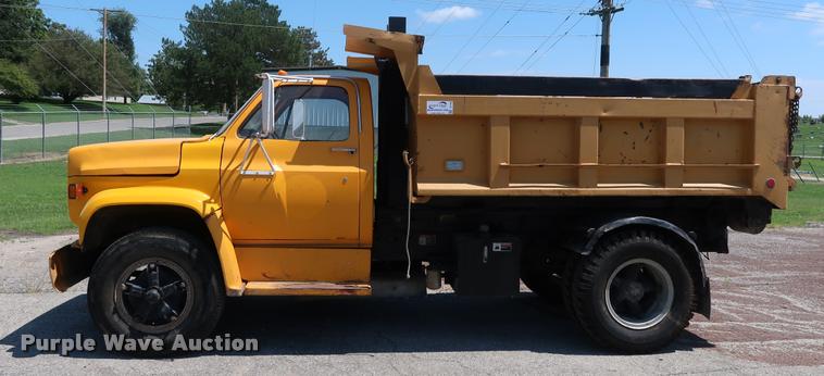 image for item DD1688 1988 GMC TopKick 7000 dump truck