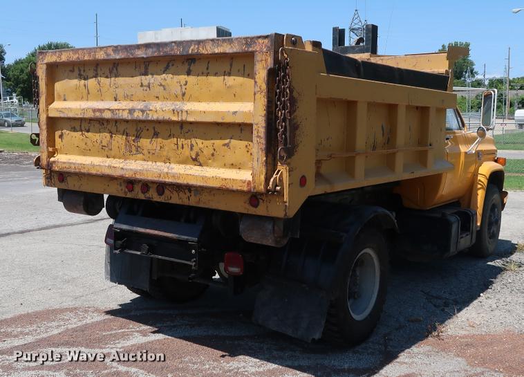 image for item DD1688 1988 GMC TopKick 7000 dump truck