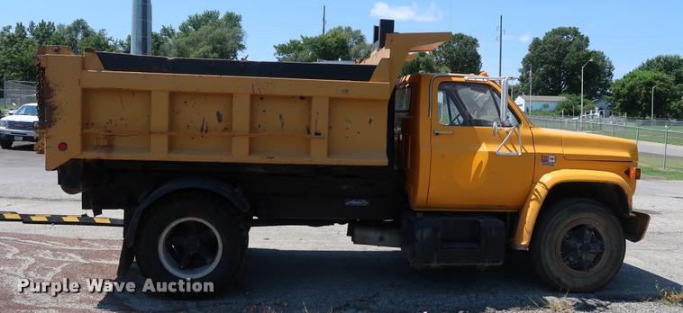 image for item DD1688 1988 GMC TopKick 7000 dump truck