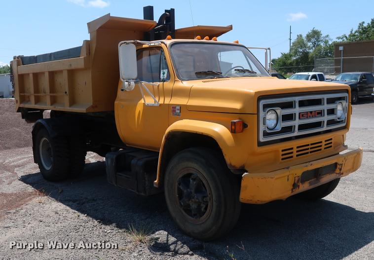 image for item DD1688 1988 GMC TopKick 7000 dump truck