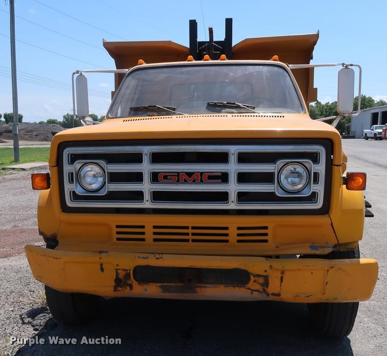 image for item DD1688 1988 GMC TopKick 7000 dump truck