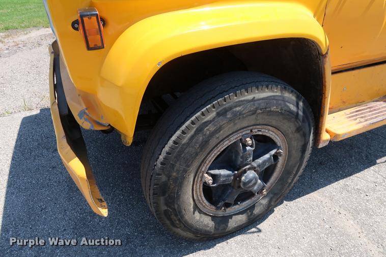 image for item DD1688 1988 GMC TopKick 7000 dump truck