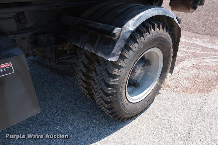 image for item DD1688 1988 GMC TopKick 7000 dump truck