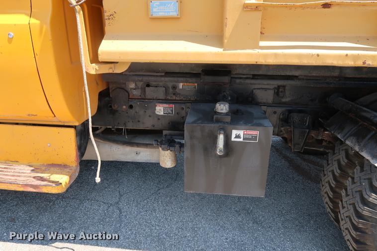 image for item DD1688 1988 GMC TopKick 7000 dump truck