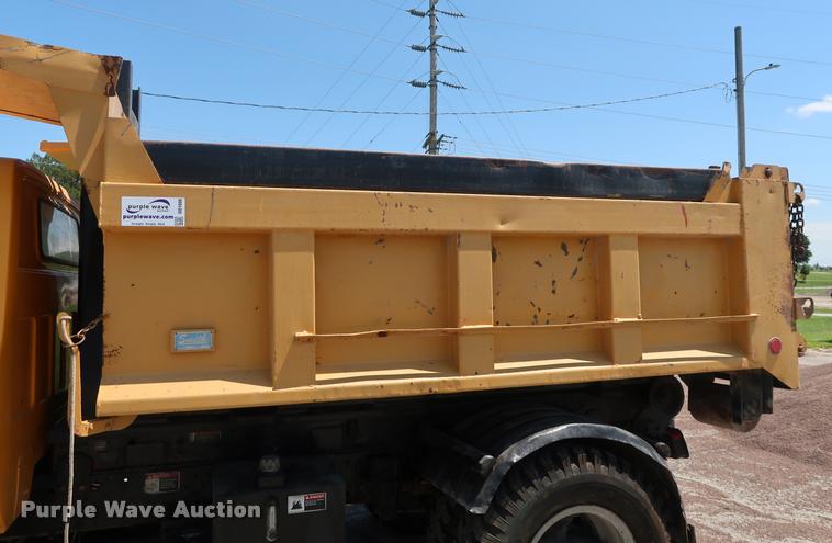 image for item DD1688 1988 GMC TopKick 7000 dump truck