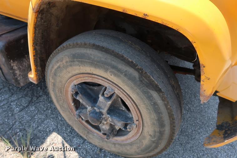 image for item DD1688 1988 GMC TopKick 7000 dump truck