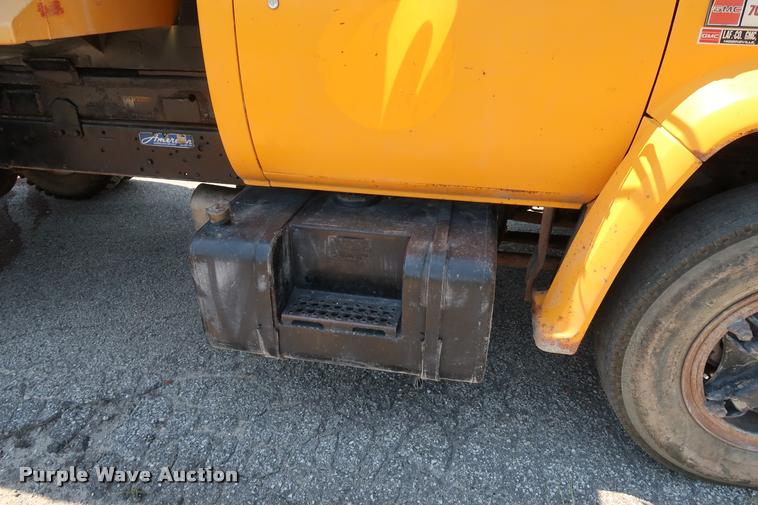 image for item DD1688 1988 GMC TopKick 7000 dump truck