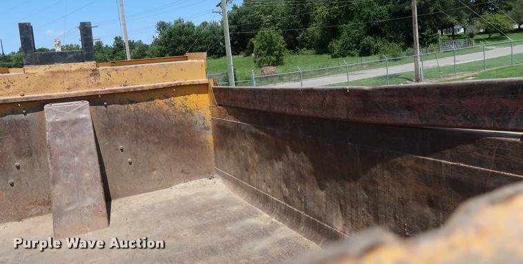 image for item DD1688 1988 GMC TopKick 7000 dump truck