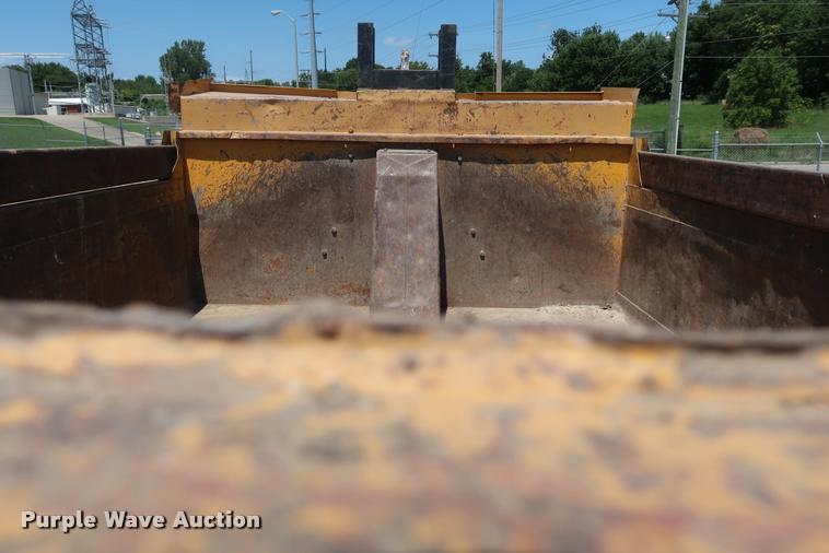 image for item DD1688 1988 GMC TopKick 7000 dump truck