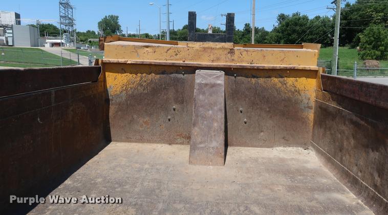 image for item DD1688 1988 GMC TopKick 7000 dump truck