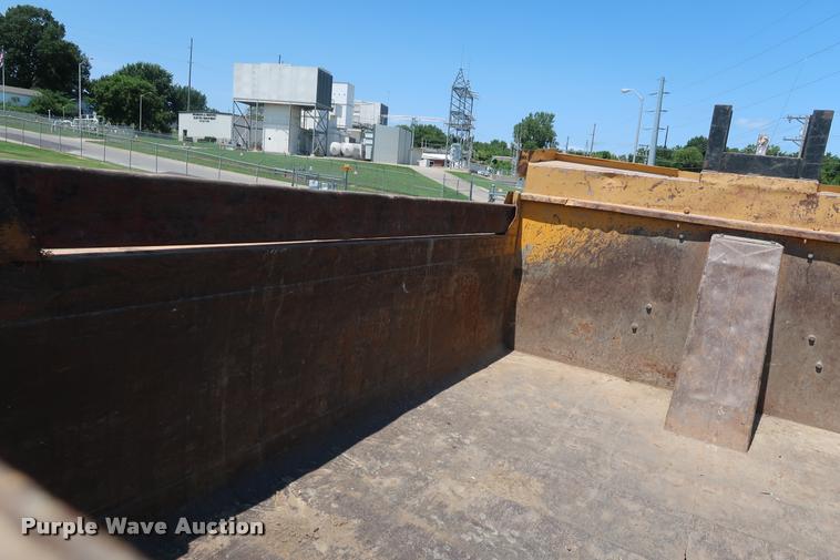 image for item DD1688 1988 GMC TopKick 7000 dump truck