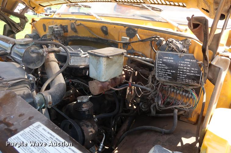 image for item DD1688 1988 GMC TopKick 7000 dump truck