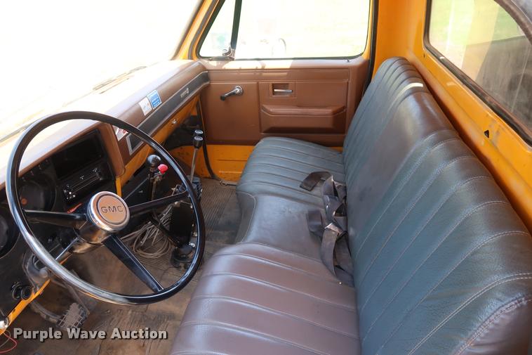 image for item DD1688 1988 GMC TopKick 7000 dump truck