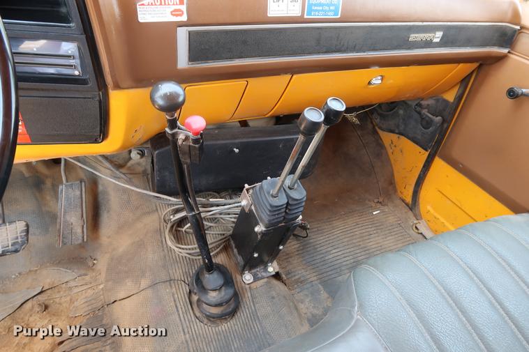 image for item DD1688 1988 GMC TopKick 7000 dump truck