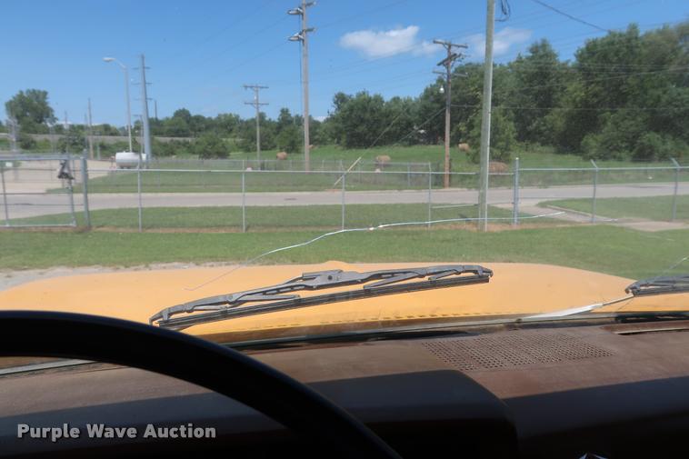 image for item DD1688 1988 GMC TopKick 7000 dump truck