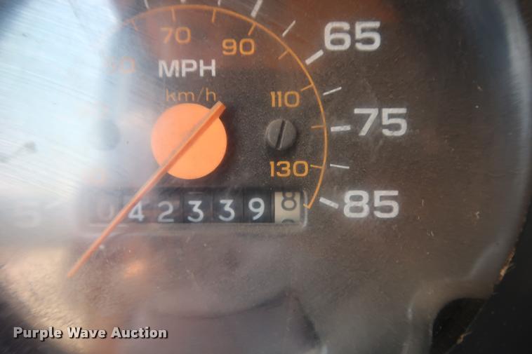 image for item DD1688 1988 GMC TopKick 7000 dump truck