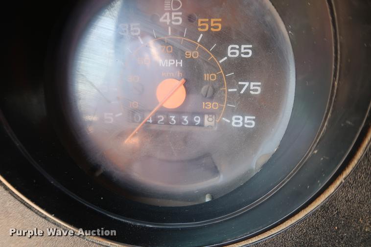 image for item DD1688 1988 GMC TopKick 7000 dump truck