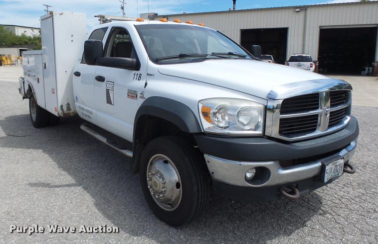 image for item DF9372 2008 Dodge Ram 5500 Quad Cab service truck