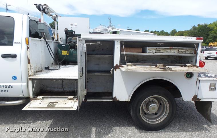 image for item DF9372 2008 Dodge Ram 5500 Quad Cab service truck