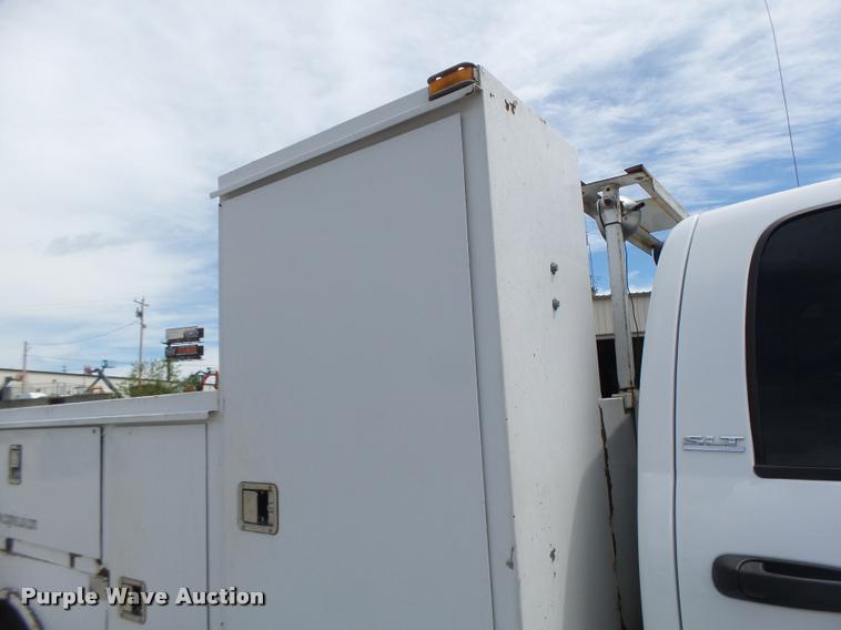 image for item DF9372 2008 Dodge Ram 5500 Quad Cab service truck