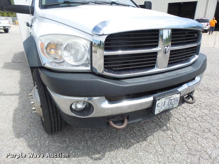 image for item DF9372 2008 Dodge Ram 5500 Quad Cab service truck