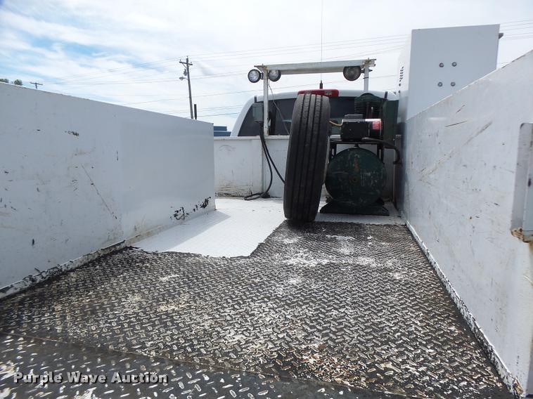 image for item DF9372 2008 Dodge Ram 5500 Quad Cab service truck