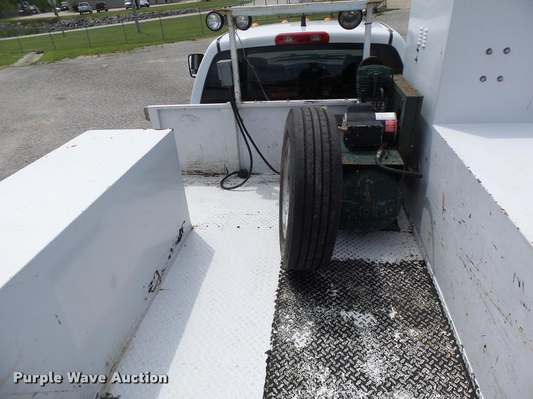 image for item DF9372 2008 Dodge Ram 5500 Quad Cab service truck