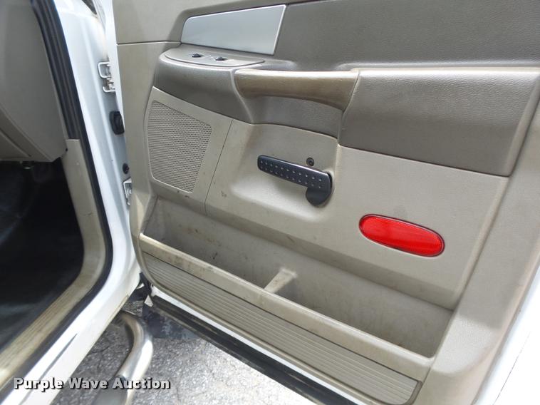 image for item DF9372 2008 Dodge Ram 5500 Quad Cab service truck