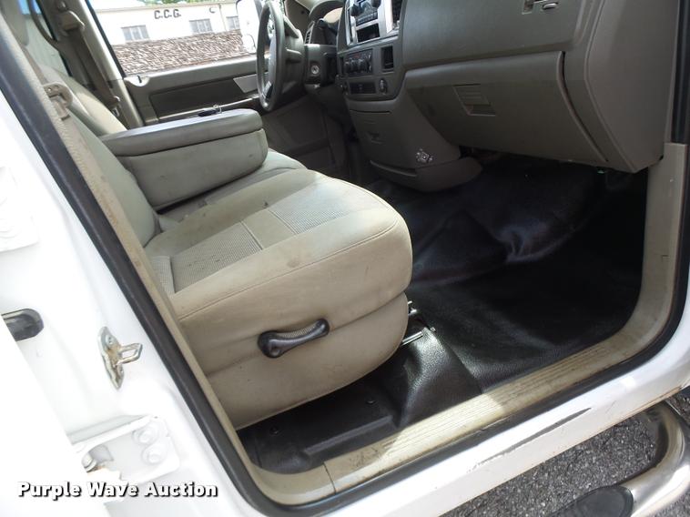 image for item DF9372 2008 Dodge Ram 5500 Quad Cab service truck