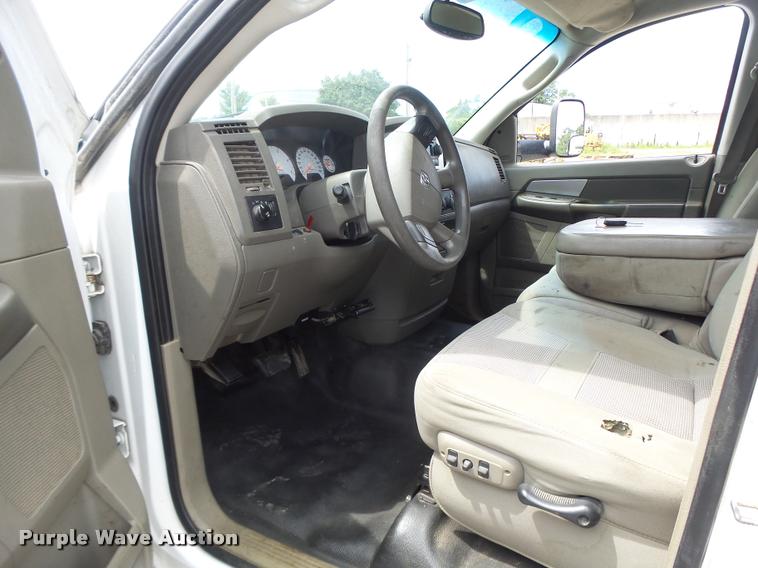 image for item DF9372 2008 Dodge Ram 5500 Quad Cab service truck