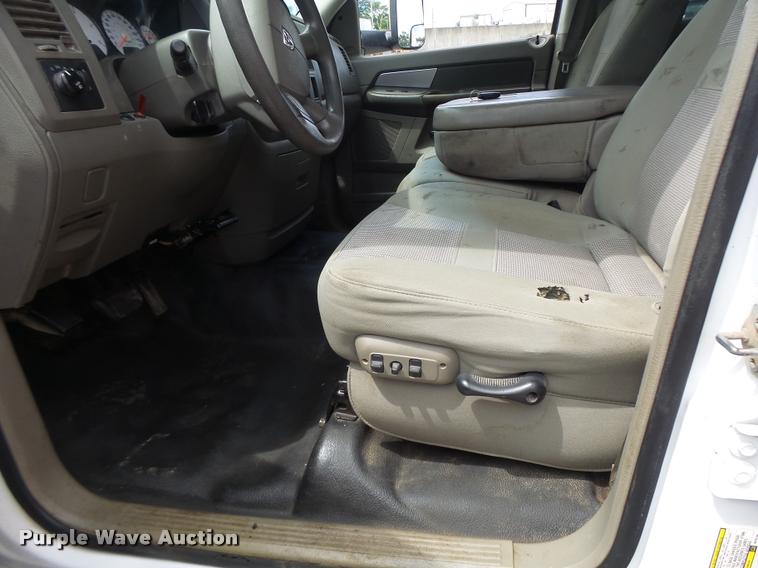 image for item DF9372 2008 Dodge Ram 5500 Quad Cab service truck