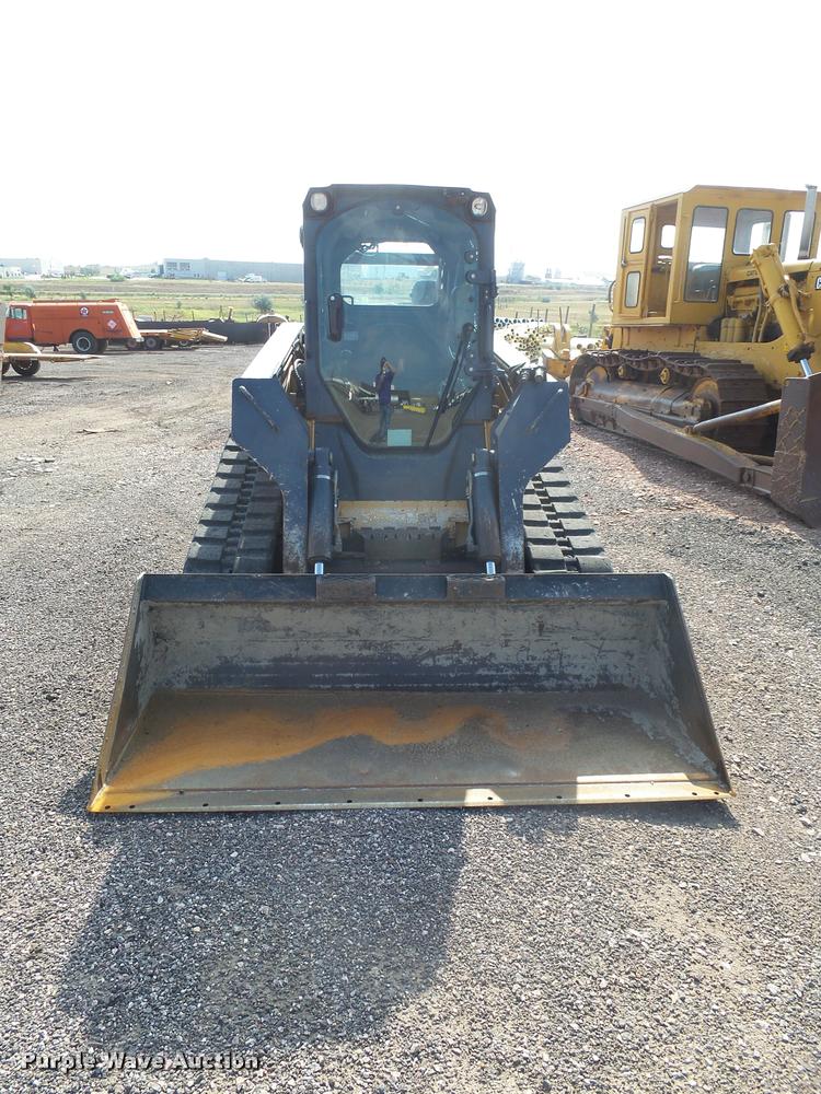 image for item DH9703 2011 John Deere 333D skid steer